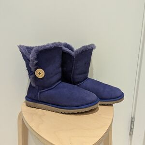 UGG Wmn's Bailey Button Boots - Sz 7